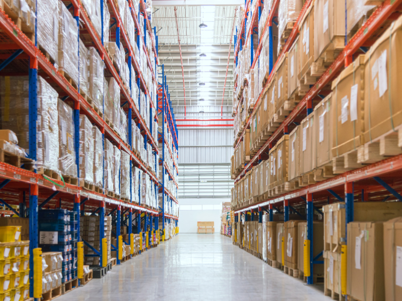 Warehouse racking aisle with wireless coverage